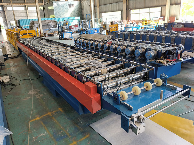 self lock roof machine