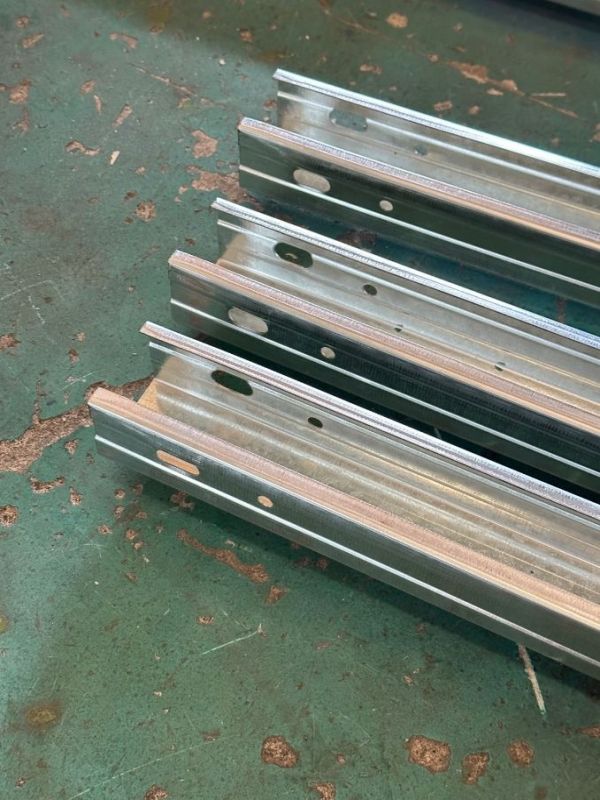 آلة تشكيل العارضة الخشبية ذات العوارض C الأوتوماتيكية بالكامل، وتصنيع الإطارات المعدنية