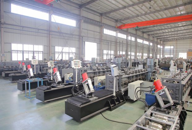 آلاف الأفدنة من المصانع لإنتاج نماذج مختلفة حسب الطلب